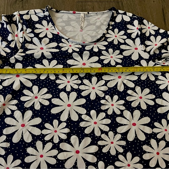 Lulu B Daisy Print Asymmetrical Tunic Top UPF 50 Plus NWT Medium new resortwear - Picture 4 of 12